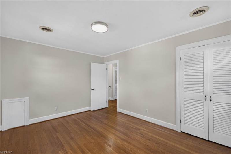Photo 18 of 40 residential for sale in Portsmouth virginia