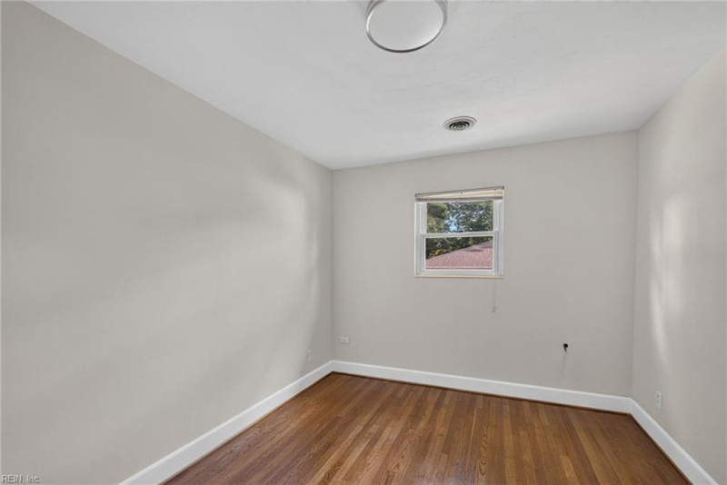 Photo 19 of 40 residential for sale in Portsmouth virginia