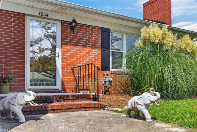 Photo 2 of 40 residential for sale in Portsmouth virginia