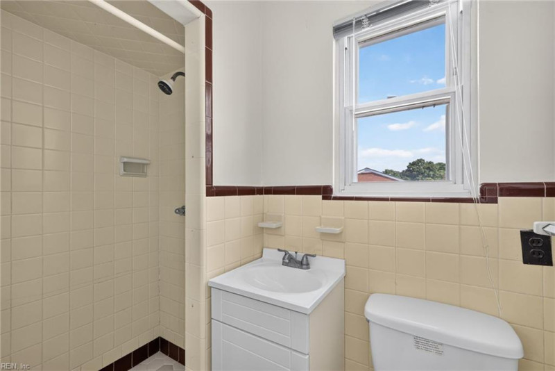 Photo 24 of 40 residential for sale in Portsmouth virginia