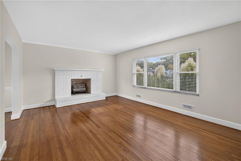 Photo 3 of 40 residential for sale in Portsmouth virginia