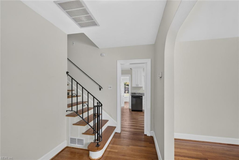 Photo 4 of 40 residential for sale in Portsmouth virginia