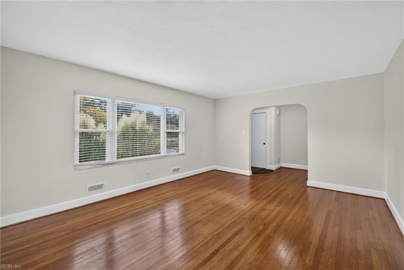 Photo 5 of 40 residential for sale in Portsmouth virginia