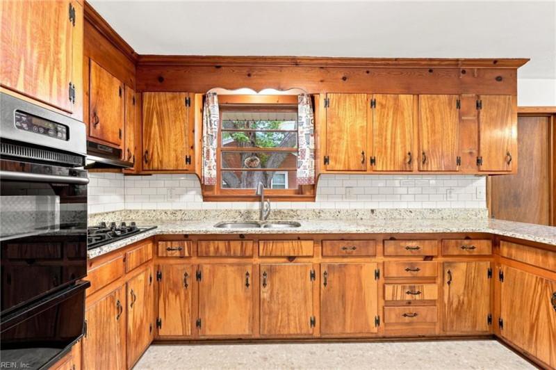 Photo 11 of 40 residential for sale in Chesapeake virginia