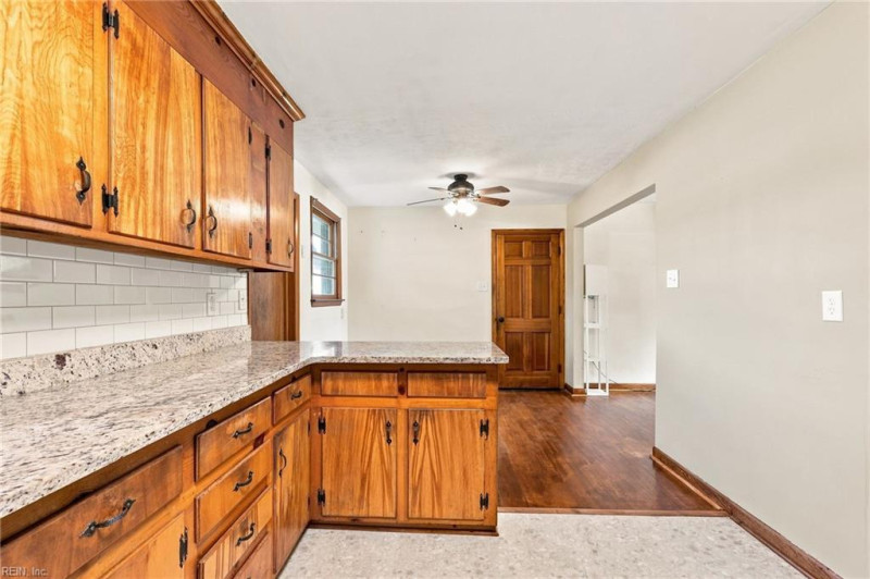 Photo 13 of 40 residential for sale in Chesapeake virginia