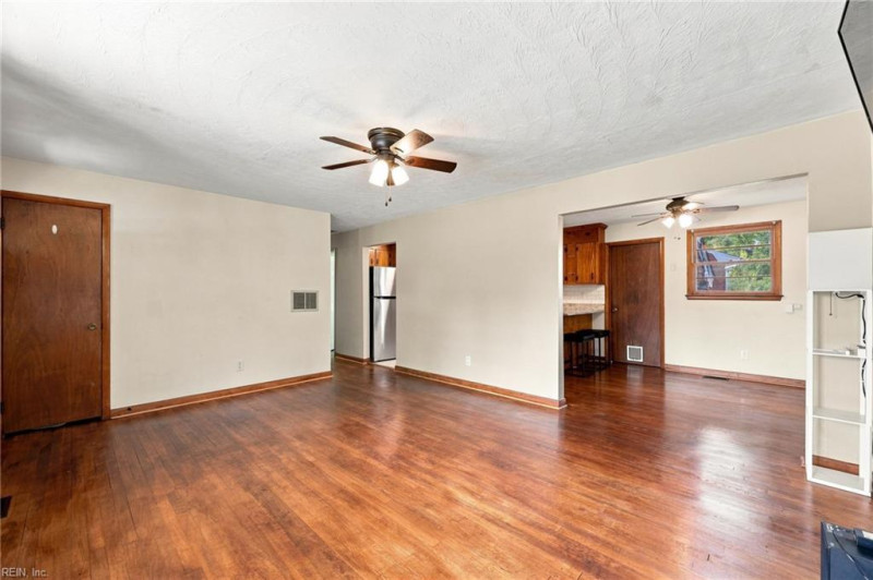 Photo 14 of 40 residential for sale in Chesapeake virginia