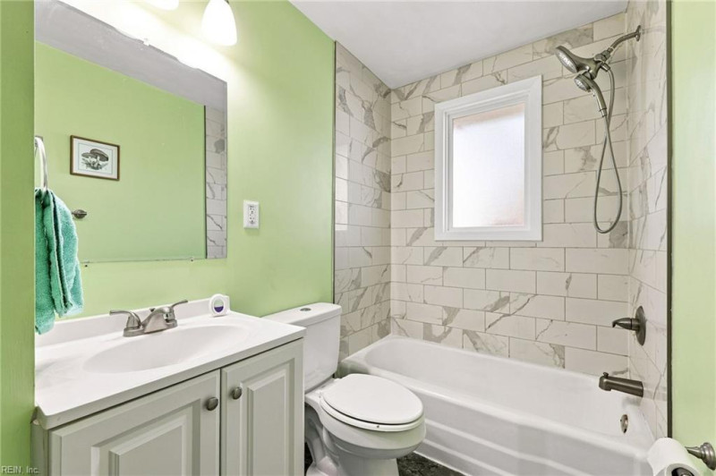 Photo 16 of 40 residential for sale in Chesapeake virginia