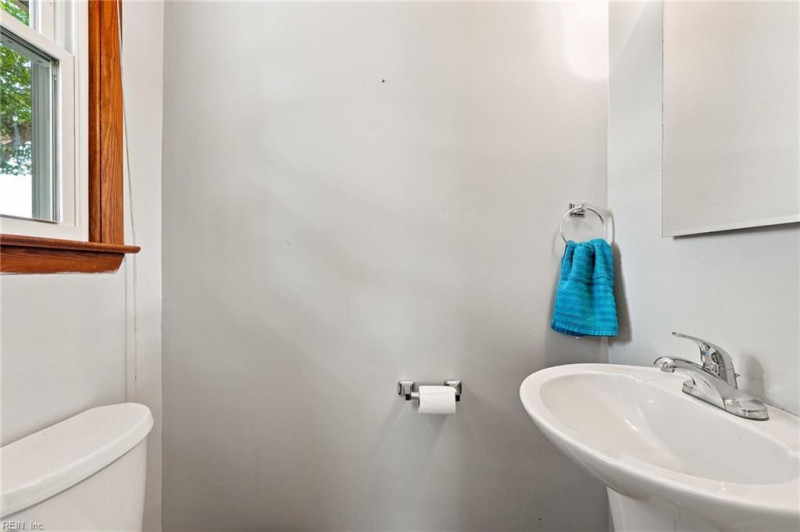 Photo 20 of 40 residential for sale in Chesapeake virginia