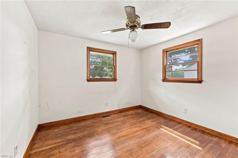 Photo 22 of 40 residential for sale in Chesapeake virginia