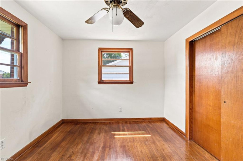 Photo 23 of 40 residential for sale in Chesapeake virginia