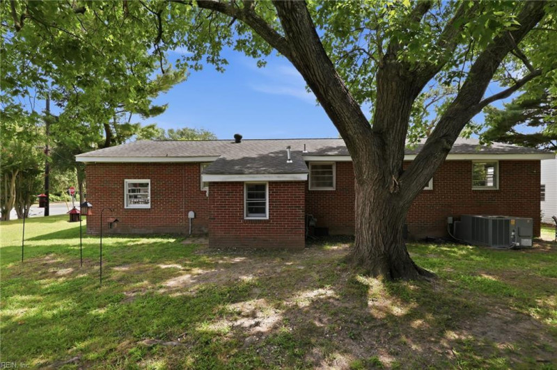 Photo 26 of 40 residential for sale in Chesapeake virginia