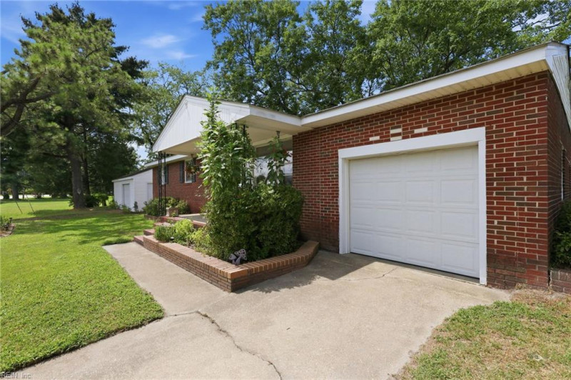 Photo 29 of 40 residential for sale in Chesapeake virginia