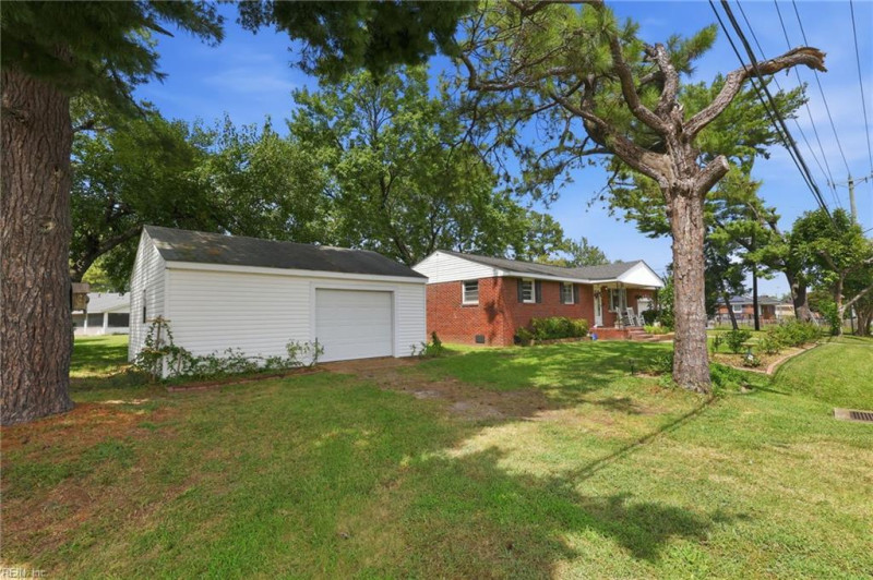 Photo 31 of 40 residential for sale in Chesapeake virginia