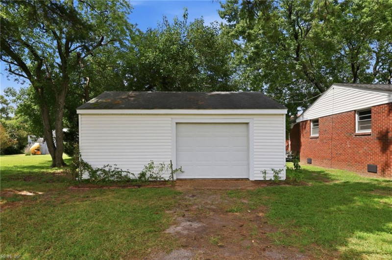 Photo 32 of 40 residential for sale in Chesapeake virginia