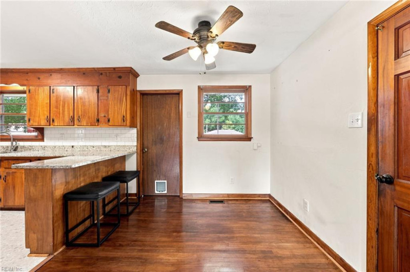 Photo 8 of 40 residential for sale in Chesapeake virginia