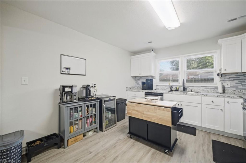 Photo 11 of 34 residential for sale in Virginia Beach virginia