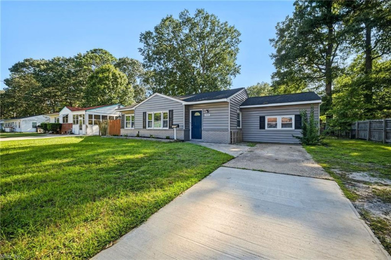 Photo 3 of 34 residential for sale in Virginia Beach virginia