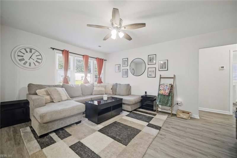Photo 4 of 34 residential for sale in Virginia Beach virginia
