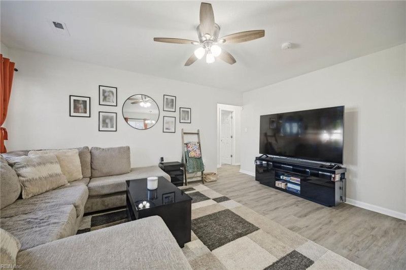 Photo 5 of 34 residential for sale in Virginia Beach virginia