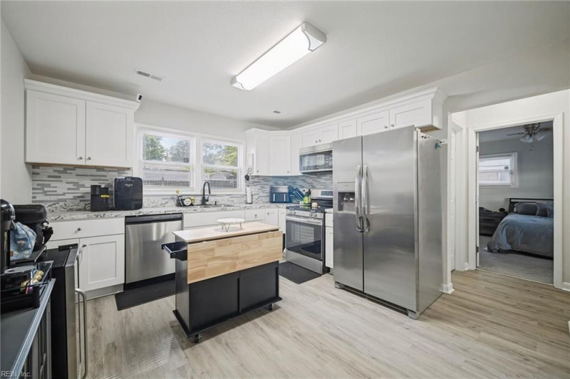 Photo 9 of 34 residential for sale in Virginia Beach virginia