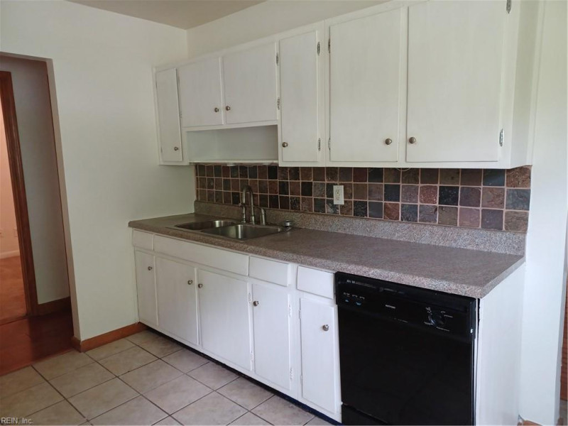 Photo 3 of 12 residential for sale in Chesapeake virginia Photo 3 of 12 residential for sale in Chesapeake virginia