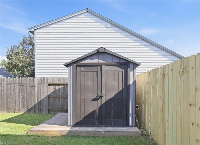 Photo 11 of 45 residential for sale in Virginia Beach virginia
