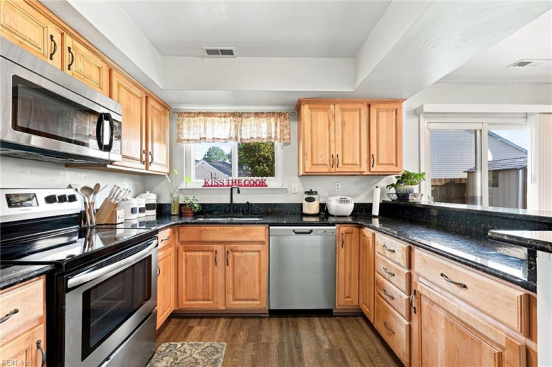 Photo 25 of 45 residential for sale in Virginia Beach virginia