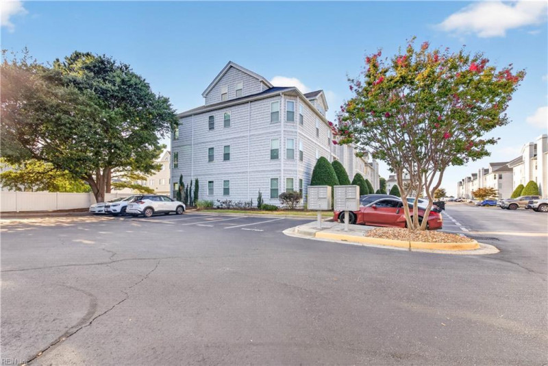 Photo 8 of 49 residential for sale in Virginia Beach virginia