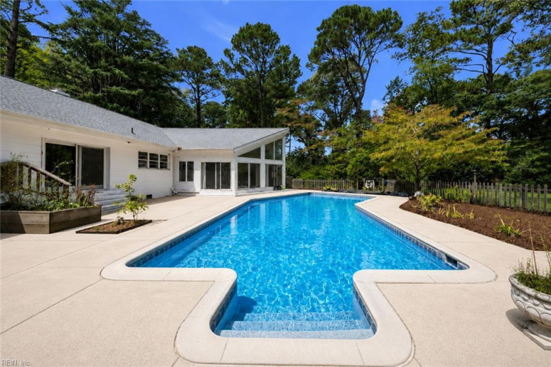 Photo 13 of 40 residential for sale in Virginia Beach virginia
