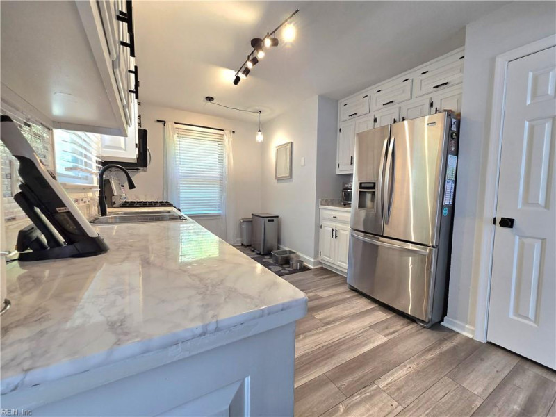 Photo 7 of 22 residential for sale in Chesapeake virginia