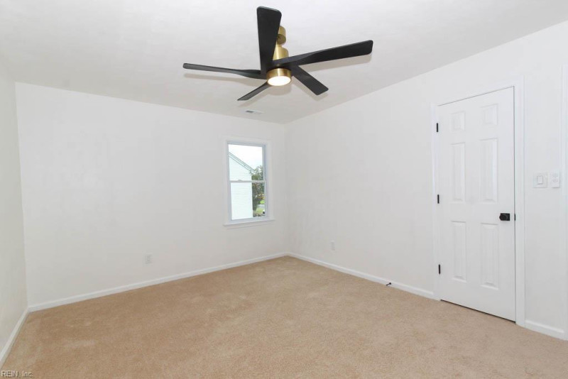 Photo 10 of 21 residential for sale in Chesapeake virginia