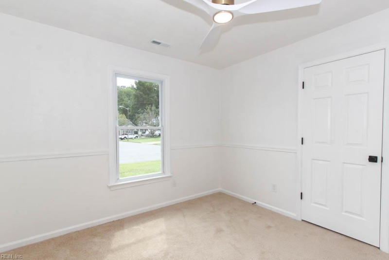 Photo 13 of 21 residential for sale in Chesapeake virginia