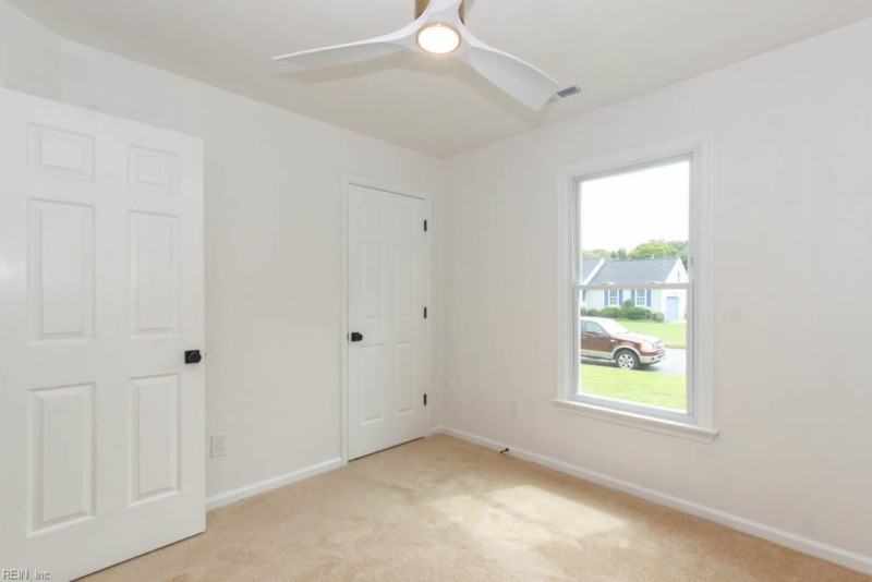 Photo 14 of 21 residential for sale in Chesapeake virginia