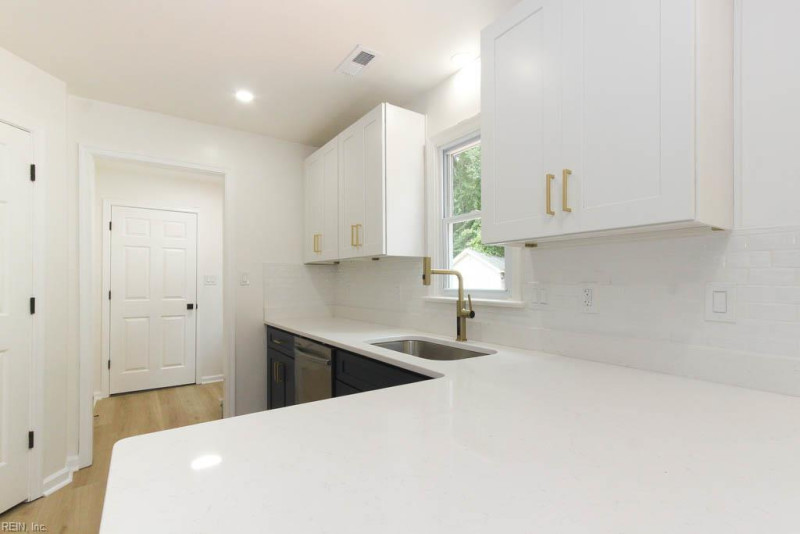 Photo 5 of 21 residential for sale in Chesapeake virginia