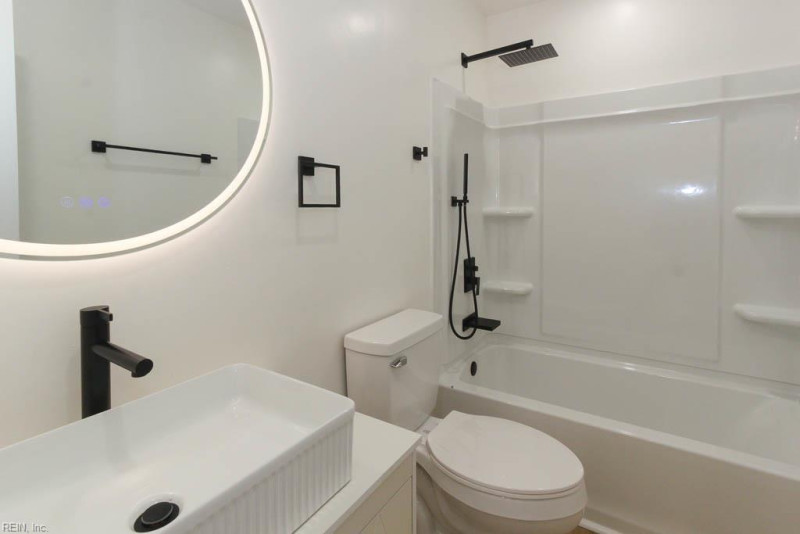 Photo 6 of 21 residential for sale in Chesapeake virginia