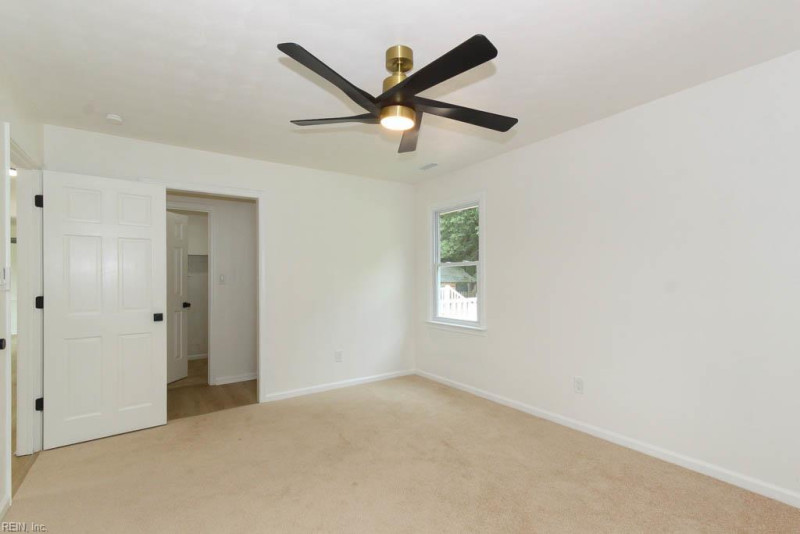Photo 9 of 21 residential for sale in Chesapeake virginia