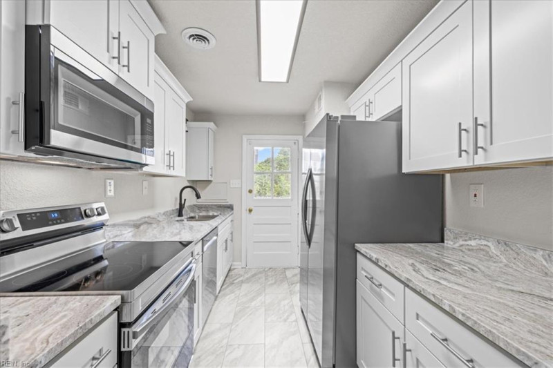 Photo 11 of 26 residential for sale in Norfolk virginia