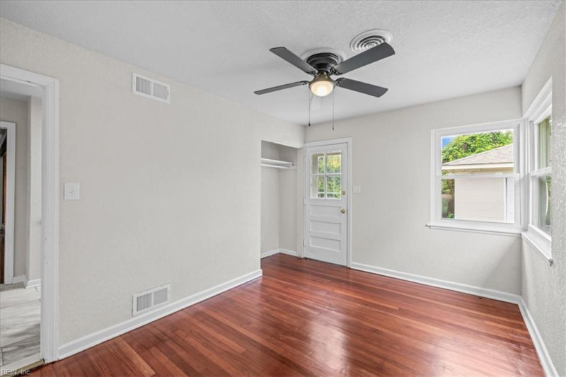 Photo 14 of 26 residential for sale in Norfolk virginia