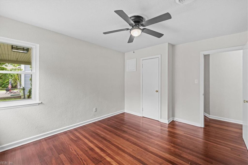Photo 17 of 26 residential for sale in Norfolk virginia
