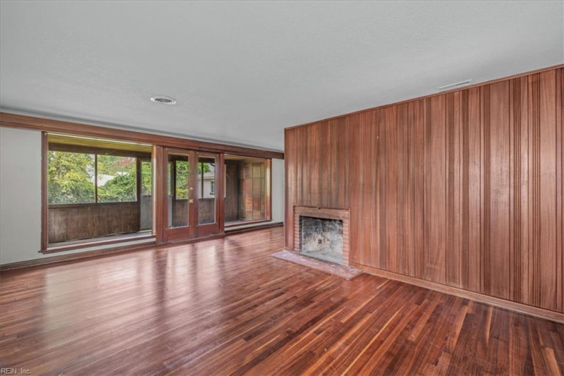 Photo 5 of 26 residential for sale in Norfolk virginia