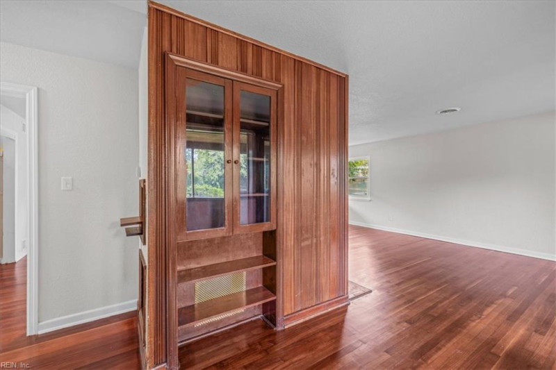 Photo 9 of 26 residential for sale in Norfolk virginia