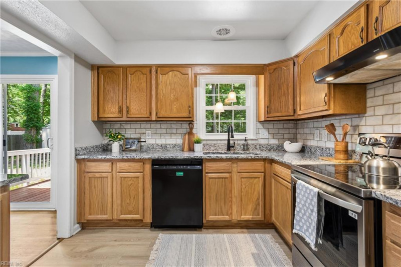 Photo 11 of 50 residential for sale in Poquoson virginia