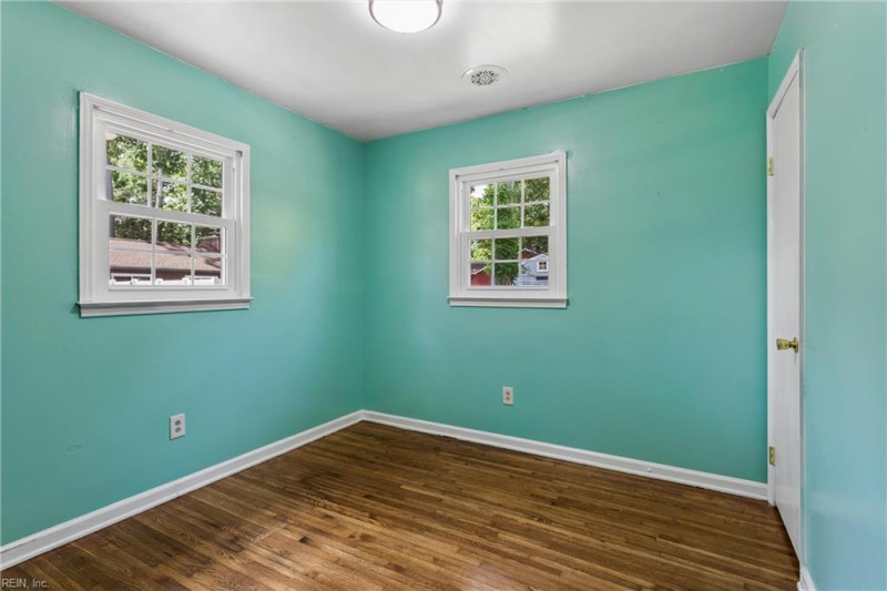 Photo 13 of 50 residential for sale in Poquoson virginia