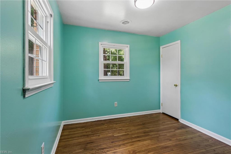 Photo 14 of 50 residential for sale in Poquoson virginia