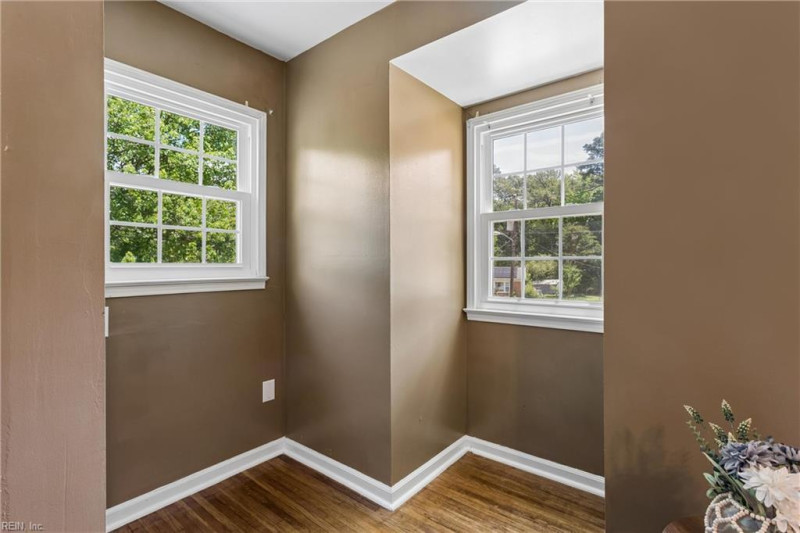 Photo 21 of 50 residential for sale in Poquoson virginia