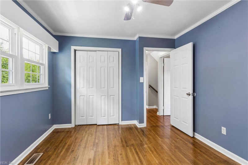 Photo 32 of 50 residential for sale in Poquoson virginia