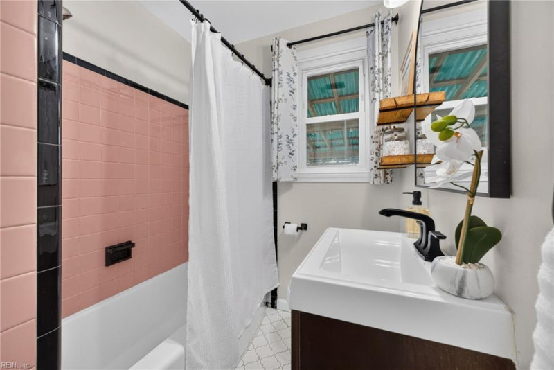 Photo 15 of 23 residential for sale in Norfolk virginia