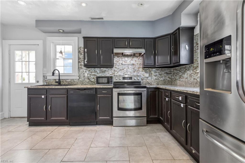 Photo 10 of 38 residential for sale in Norfolk virginia