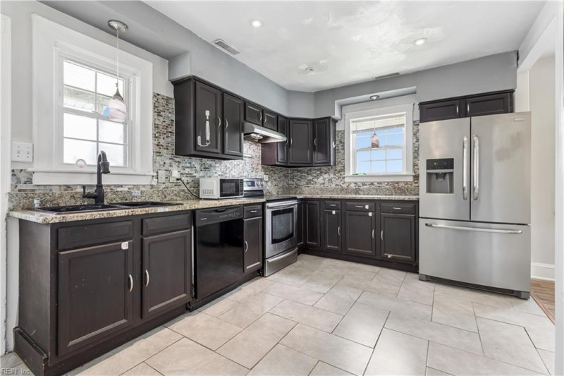 Photo 11 of 38 residential for sale in Norfolk virginia