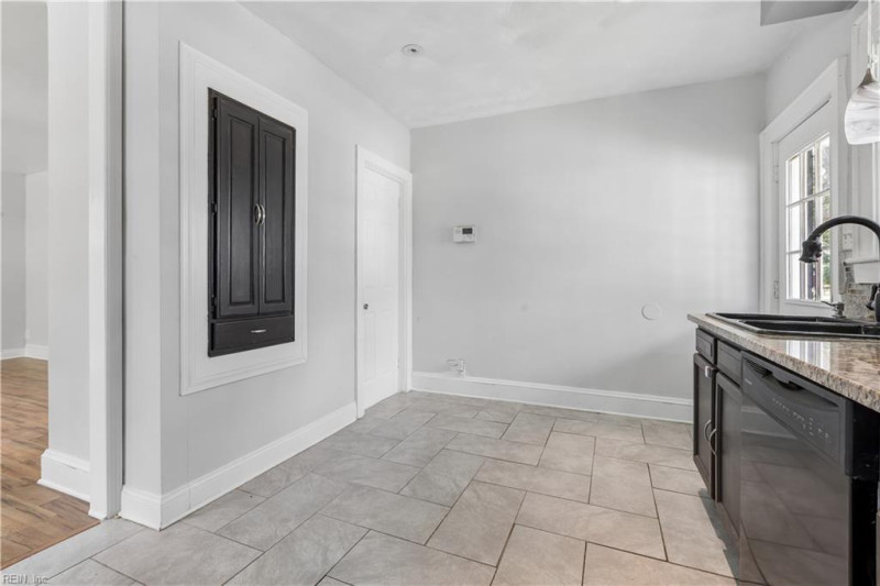 Photo 13 of 38 residential for sale in Norfolk virginia